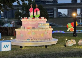 三鶯線要來了！新北捷運局打造超巨型造型蛋糕     燈會現場「捷運加油」限量領