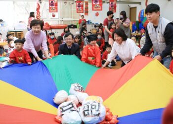 嘉義市送暖致贈春節慰問金 陪伴社福機構過好年