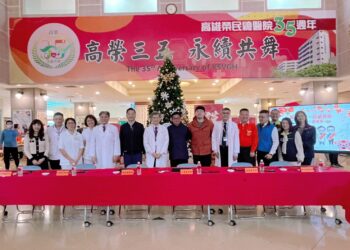 高雄榮總「躍馬揚蹄,品茗揮毫」贈春聯活動溫馨登場 金馬躍彩迎年順 共築友善職場新氣象