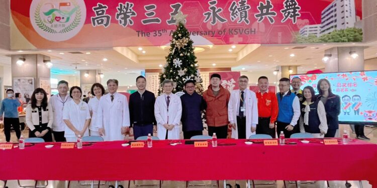 高雄榮總「躍馬揚蹄，品茗揮毫」贈春聯活動溫馨登場 金馬躍彩迎年順　共築友善職場新氣象