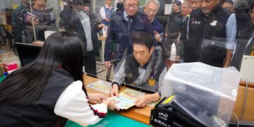 行政院重啟公地放領 首批土地所有權狀發放