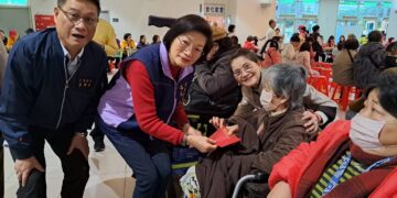 助 1,233 戶弱勢家庭過好年！天慈愛心功德會發放弱勢戶關懷金     點亮三重、板橋、樹林等