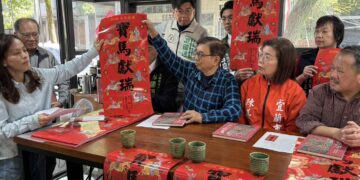 懷念彩繪國寶大師   曾水源畫作「八駿圖」印製年畫