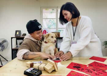 毛孩變身春聯主角！淡水古蹟博物館首推「掌印斗方」DIY     打造最萌新春裝飾
