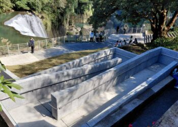 賞瀑布不設限！十分瀑布公園無障礙通道啟用     輪椅、娃娃車輕鬆直達