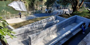 賞瀑布不設限！十分瀑布公園無障礙通道啟用     輪椅、娃娃車輕鬆直達