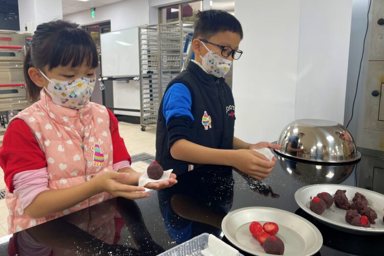弘光科大舉辦「寒假Open House」　七大科系聯手打造奔奔馬親子闖關遊戲