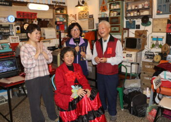 據點同學變老伴！板橋這對長輩歷經考驗修成正果     許秀能：據點就是最暖的家