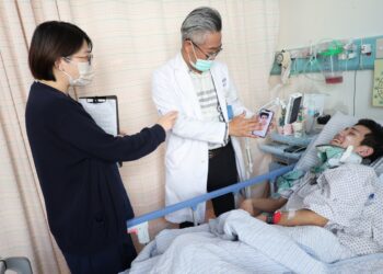 從警大夢想到病床微笑　19歲施同學以樂觀匯聚暖流