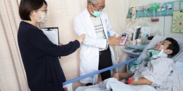 從警大夢想到病床微笑　19歲施同學以樂觀匯聚暖流